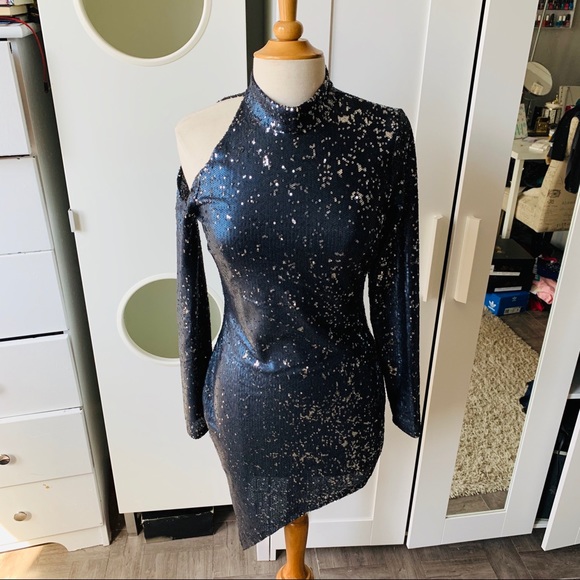 FashionNova | Beautiful sequined dress - Picture 3 of 6